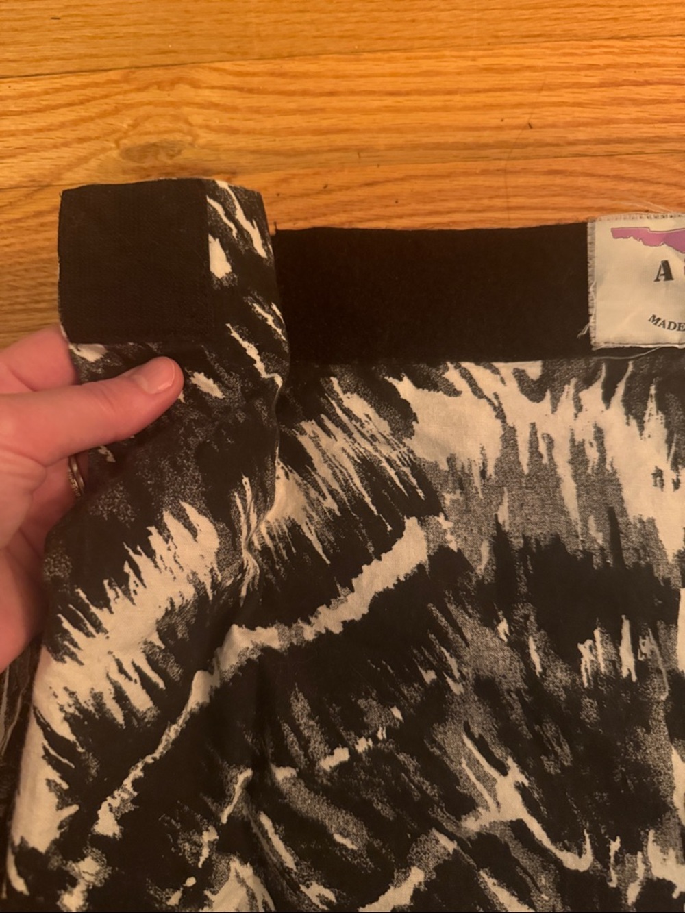 Tie-dye trousers with Velcro adjustment - Picture 5 of 11